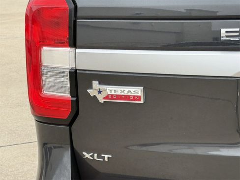 Certified 2022 Ford Expedition XLT image 7