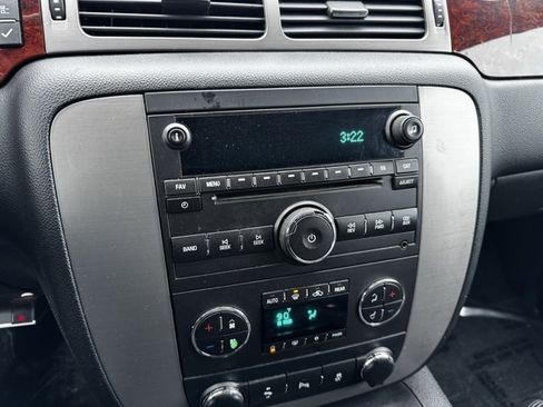 Used 2013 GMC Yukon XL SLT image 3