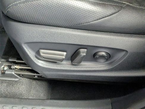 Certified 2022 Toyota C-HR Limited image 11