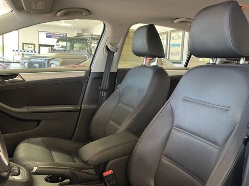 Used 2013 Volkswagen Jetta SE image 25