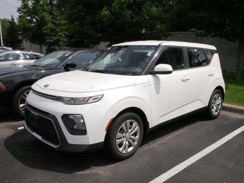 Used 2020 Kia Soul LX FWD image 2
