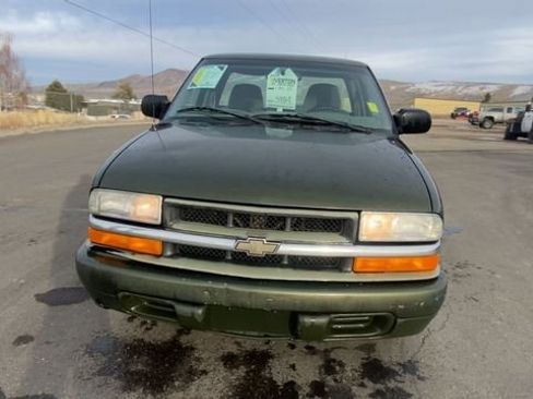 Used 2001 Chevrolet S10 Pickup LS w/ Preferred Equipment Group RWD image 3