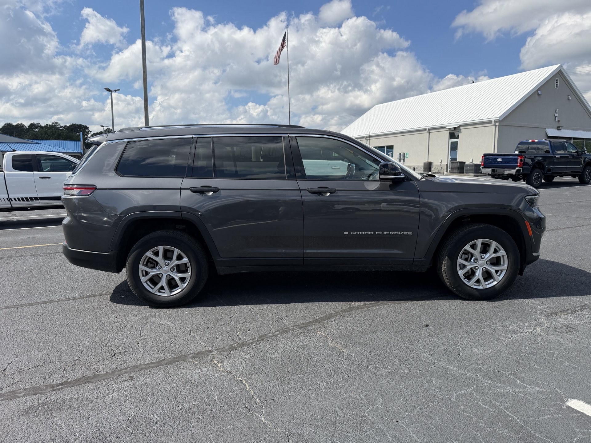 Used 2023 Jeep Grand Cherokee L Limited RWD image 17