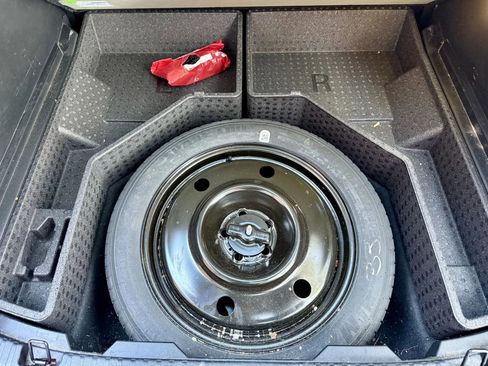 Used 2015 Ford Edge Titanium w/ Equipment Group 302A image 29