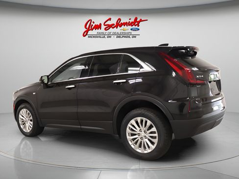 Used 2024 Cadillac XT4 Luxury FWD image 3