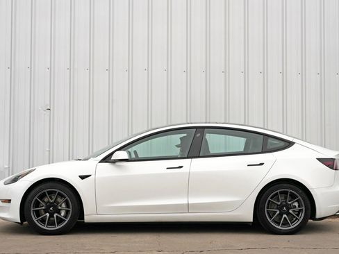Used 2022 Tesla Model 3 image 9