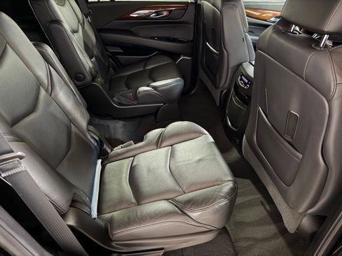 Used 2019 Cadillac Escalade Premium Luxury AWD/4WD image 47