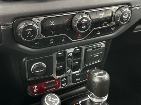 Used 2024 Jeep Wrangler Unlimited Rubicon image 19