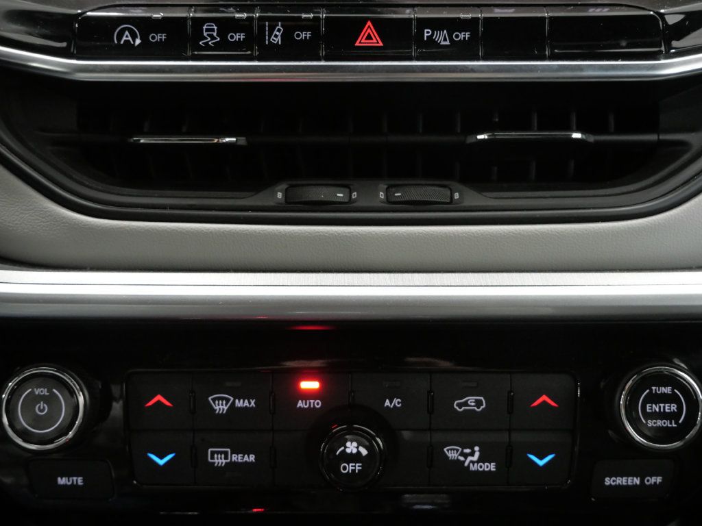 Used 2025 Jeep Compass Limited AWD/4WD image 19