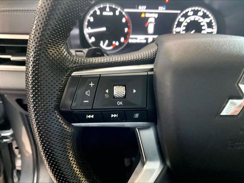 Used 2023 Mitsubishi Outlander SE image 23