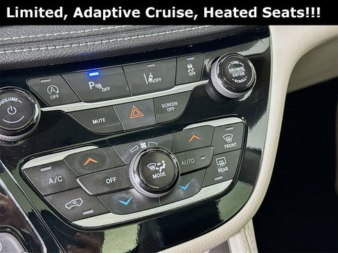 Used 2024 Chrysler Pacifica Limited image 17