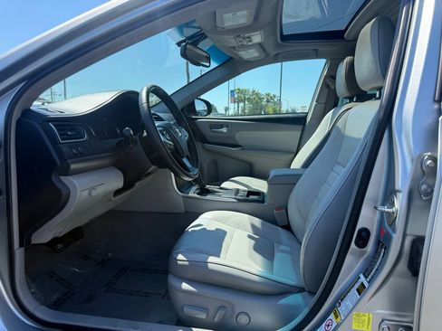 Used 2017 Toyota Camry XLE w/ Moonroof Package FWD image 9