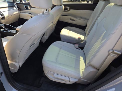 Used 2022 Kia Sorento EX w/ Panoramic Sunroof Package FWD image 20