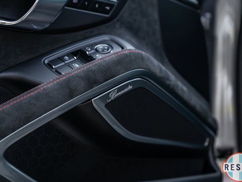 Used 2018 Porsche 911 Targa 4 GTS image 21