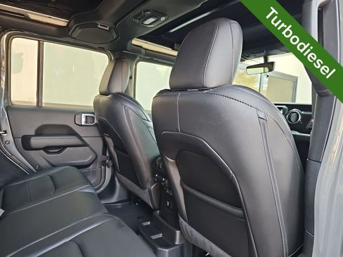 Used 2020 Jeep Wrangler Unlimited Sahara AWD/4WD image 16