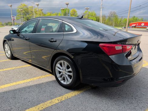 Used 2017 Chevrolet Malibu LT w/ Leather Package FWD image 5