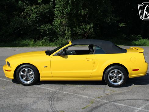 Used 2006 Ford Mustang GT image 14