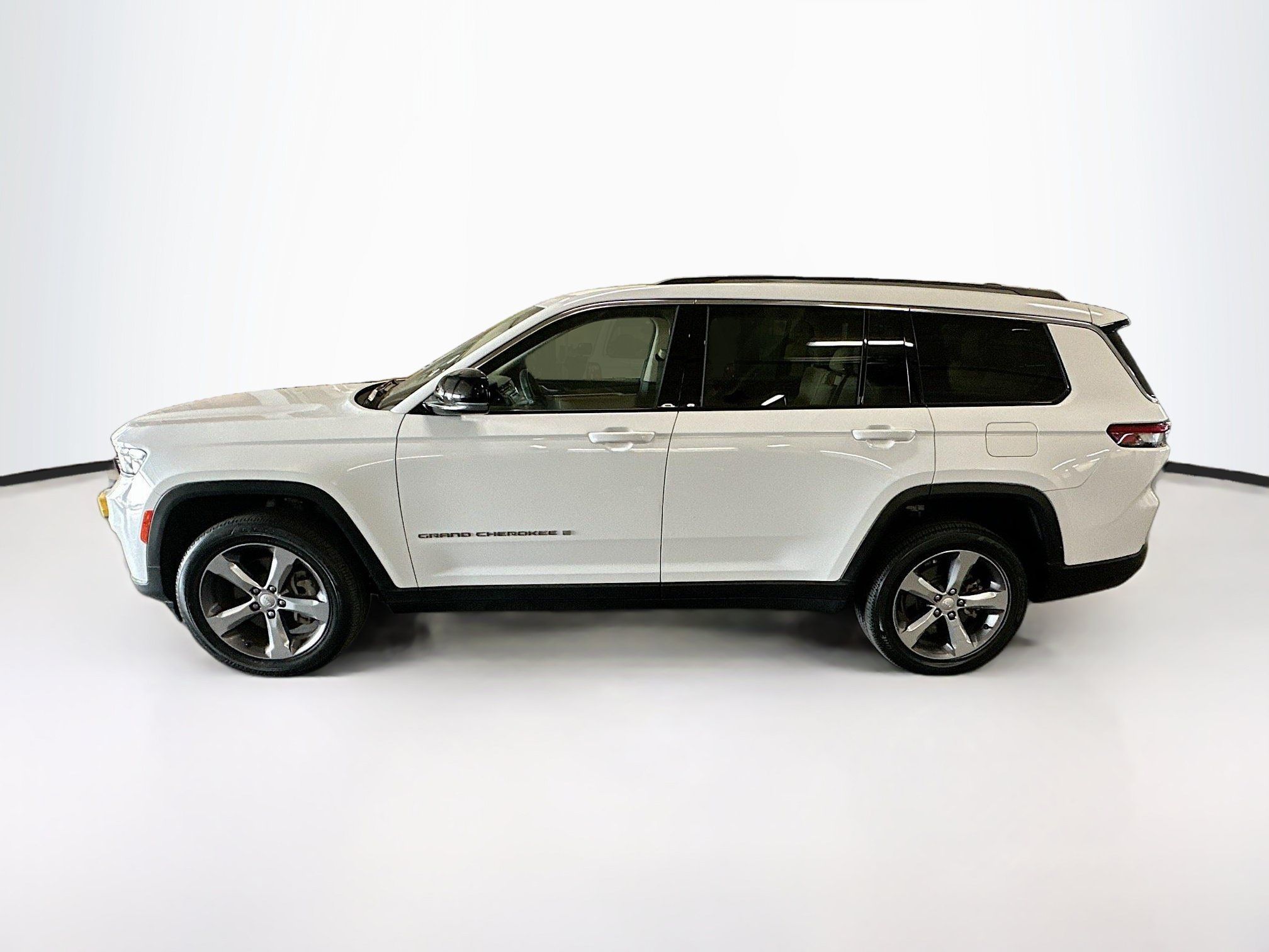 Used 2022 Jeep Grand Cherokee L Limited AWD/4WD image 4