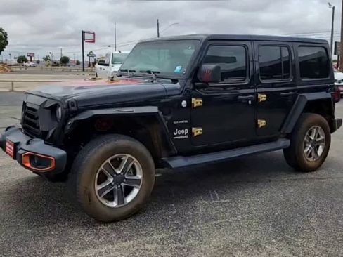 Used 2020 Jeep Wrangler Unlimited Sahara AWD/4WD image 4