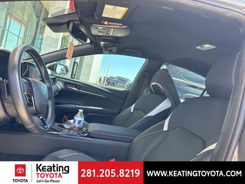 Used 2025 Toyota Camry SE w/ Convenience Package image 14