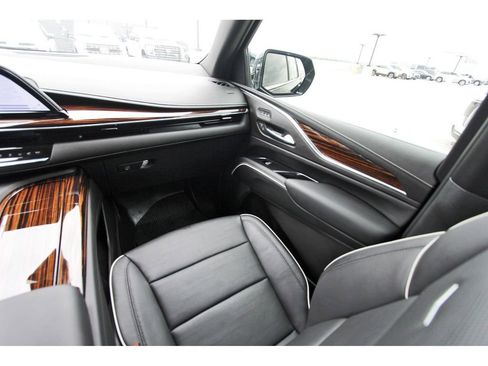 Used 2023 Cadillac Escalade Premium Luxury AWD/4WD image 10