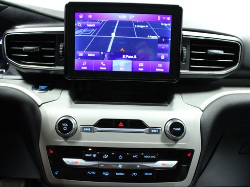 Used 2023 Ford Explorer XLT w/ Equipment Group 202A image 23