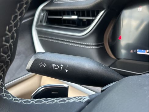 New 2025 Jeep Grand Cherokee Limited w/ Luxury Tech Group II image 36