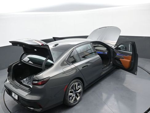 Used 2023 BMW 760i xDrive w/ Executive Package image 47