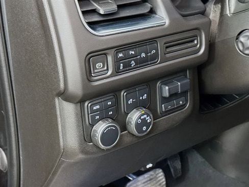 Used 2021 Chevrolet Suburban Z71 w/ Luxury Package image 12