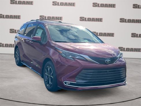 New 2026 Toyota Sienna Platinum image 7