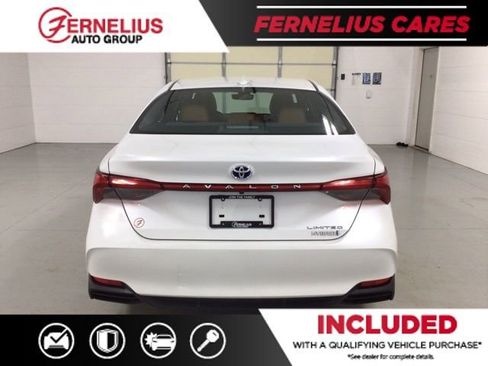 Used 2019 Toyota Avalon Limited image 6