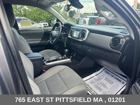 Used 2018 Toyota Tacoma SR5 AWD/4WD image 16