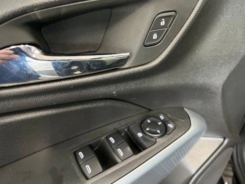 Used 2024 Chevrolet Trax LS w/ LS Convenience Package FWD image 4