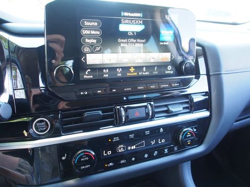 Used 2024 Nissan Pathfinder SL w/ Black Appearance Package AWD/4WD image 29