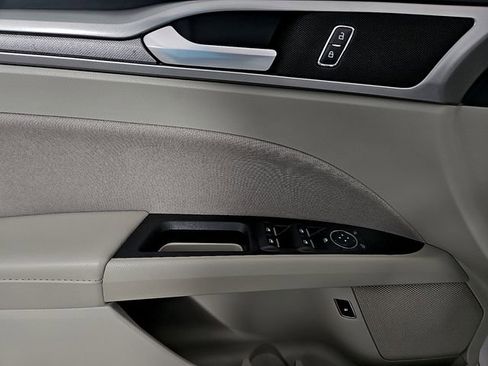 Used 2020 Ford Fusion SE image 13