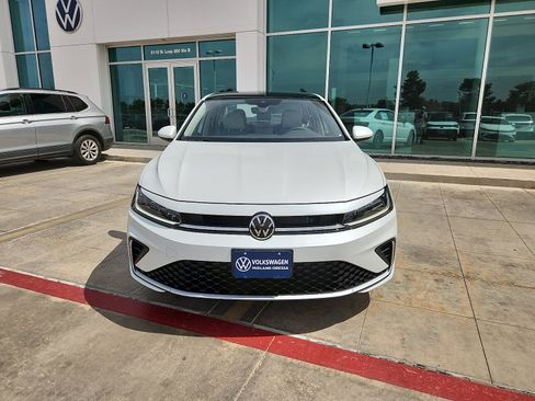 New 2026 Volkswagen Jetta SE FWD image 2