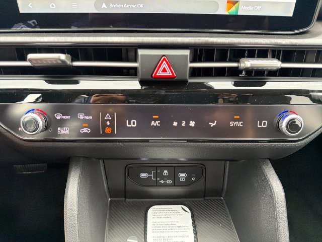 New 2027 Kia Sportage SX FWD image 14
