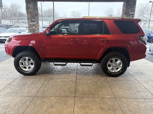 Used 2018 Toyota 4Runner SR5 image 9