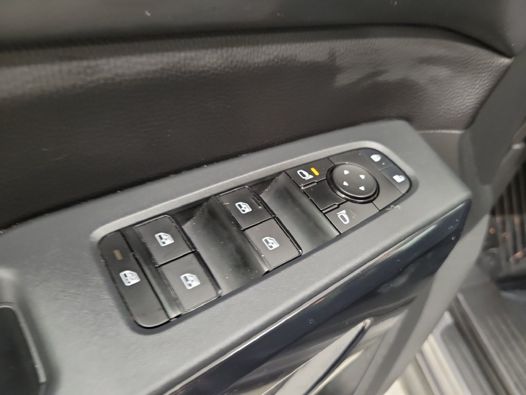 Used 2024 Nissan Pathfinder SV FWD image 18