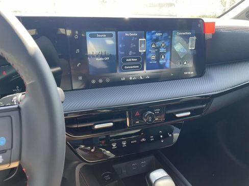 New 2026 Nissan Kicks SR w/ SR Premium Package FWD image 17