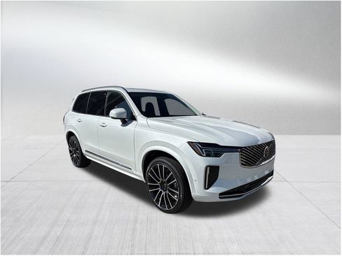 New 2026 Volvo XC90 B5 Plus image 3