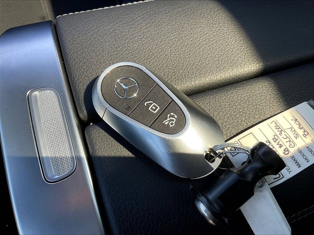 Used 2026 Mercedes-Benz GLC 300 image 34
