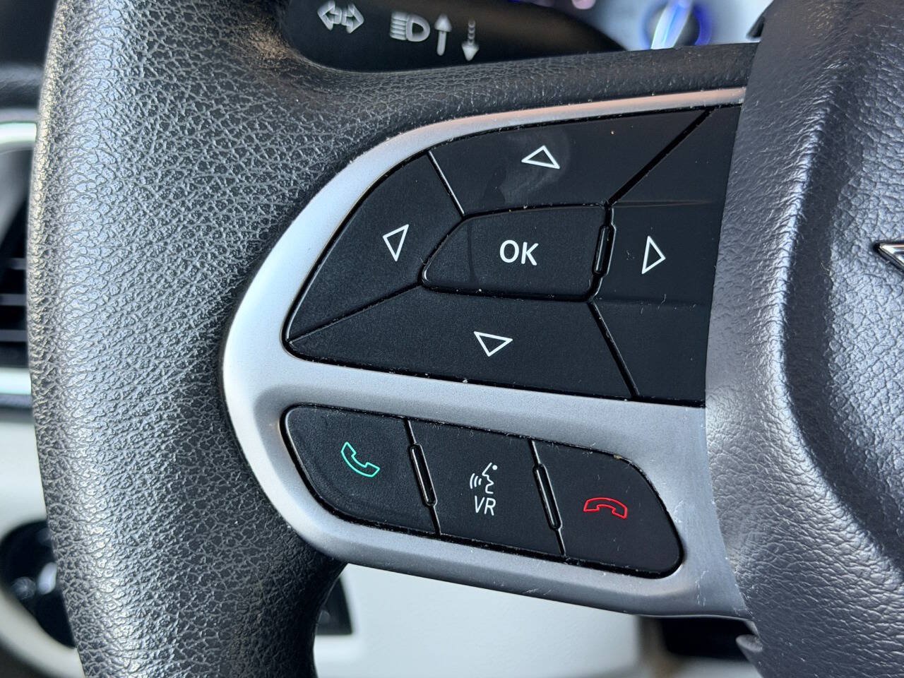 Used 2017 Chrysler Pacifica Touring FWD image 38