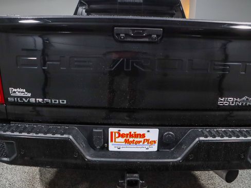 Used 2021 Chevrolet Silverado 2500 High Country w/ Z71 Off-Road Package AWD/4WD image 8