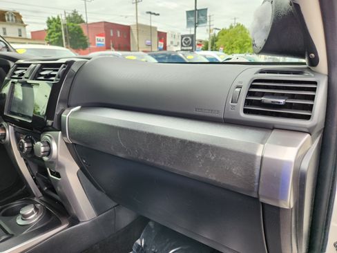 Used 2022 Toyota 4Runner SR5 AWD/4WD image 17