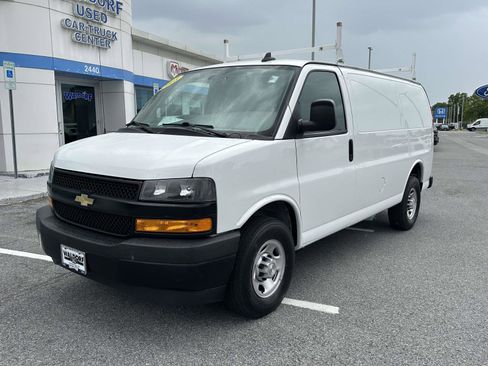 Used 2023 Chevrolet Express 2500 w/ Driver Convenience Package RWD image 3