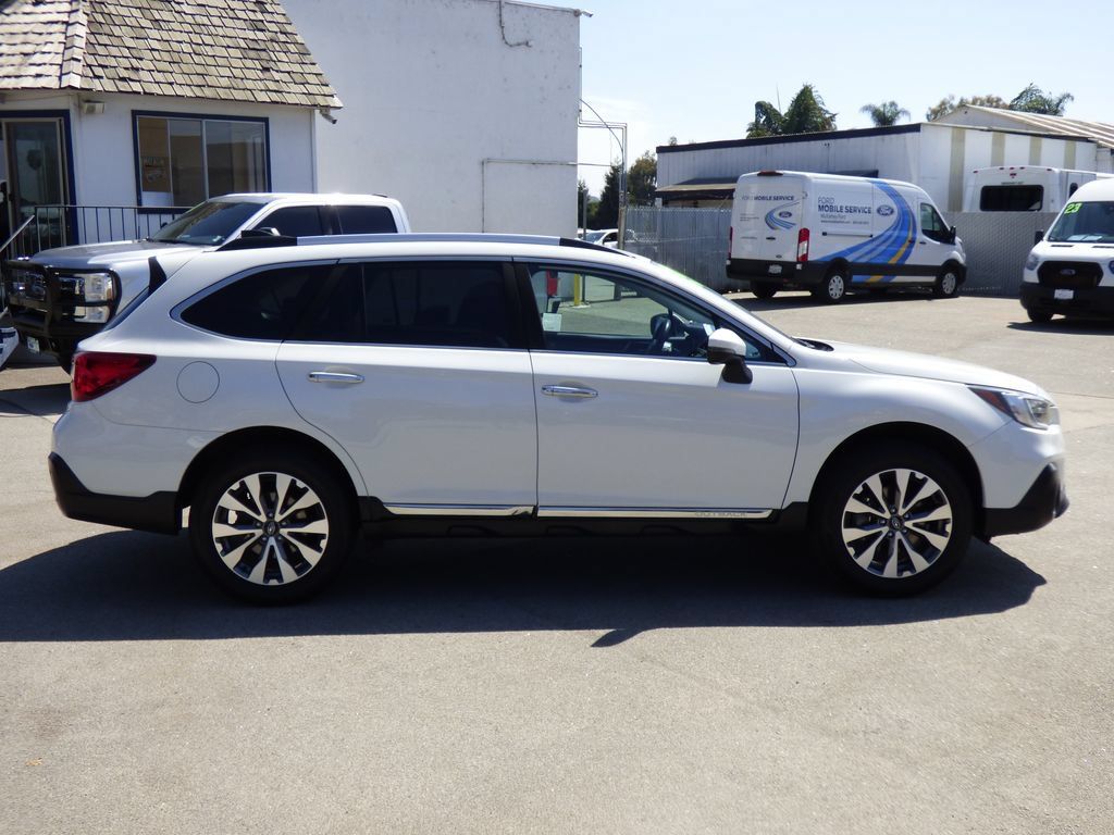 Used 2019 Subaru Outback 2.5i Touring AWD/4WD image 2