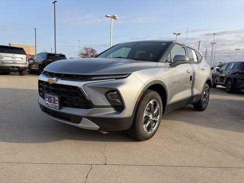 Used 2025 Chevrolet Blazer LT w/ Driver Confidence Package image 1