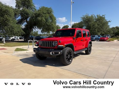 Used 2025 Jeep Wrangler Unlimited Sahara AWD/4WD image 1