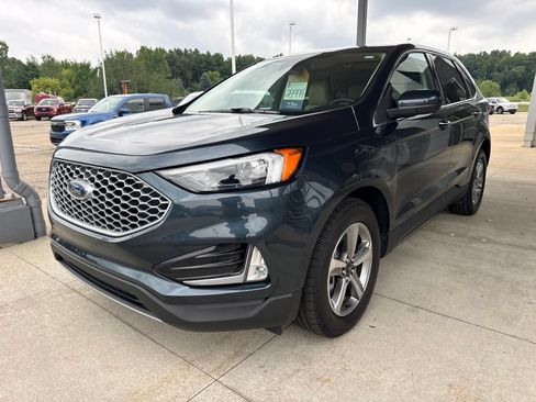 Certified 2024 Ford Edge SEL w/ Convenience Package AWD/4WD image 3